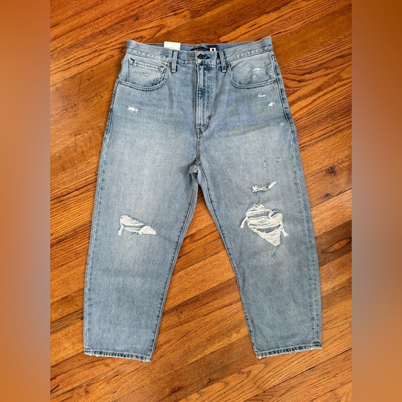 NWT Levi’s Barrel Crop Relaxed Fit Ankle
Length Size 31 - Picture 4 of 8